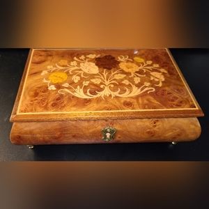 Sorrento Music Box w/ Floral Inlay & "Love Story" Theme